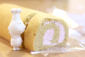 【本日のあまいモノ】桜のロールケーキ！