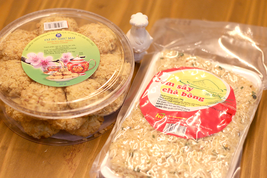 【本日のおいしいモノ】 OGスタッフミヤザキのベトナム土産！クッキーとおこわ…？