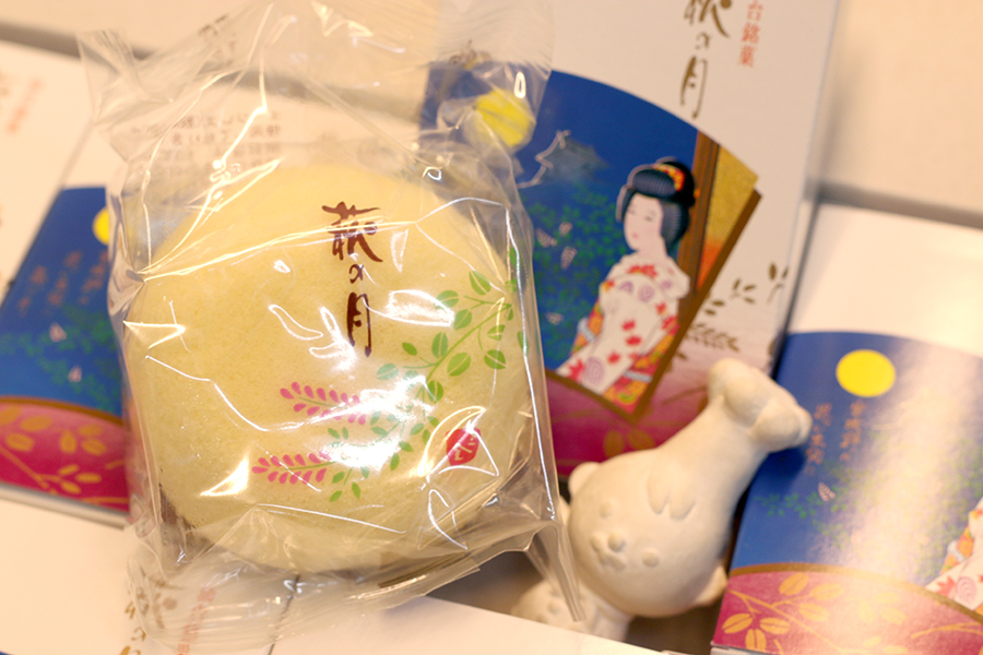 【本日のあまいモノ】 ふんわり甘〜い、仙台のお土産といえば…萩の月！