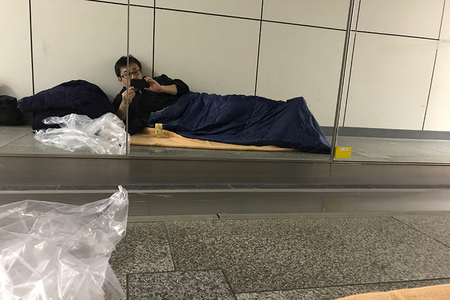 空港難民
