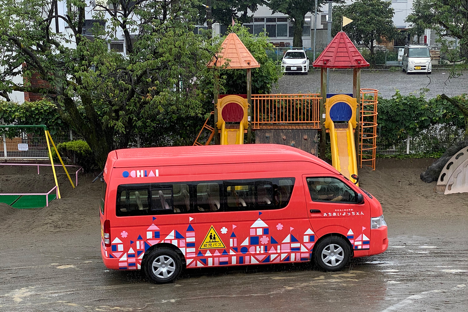 幼稚園のスクールバスのデザイン