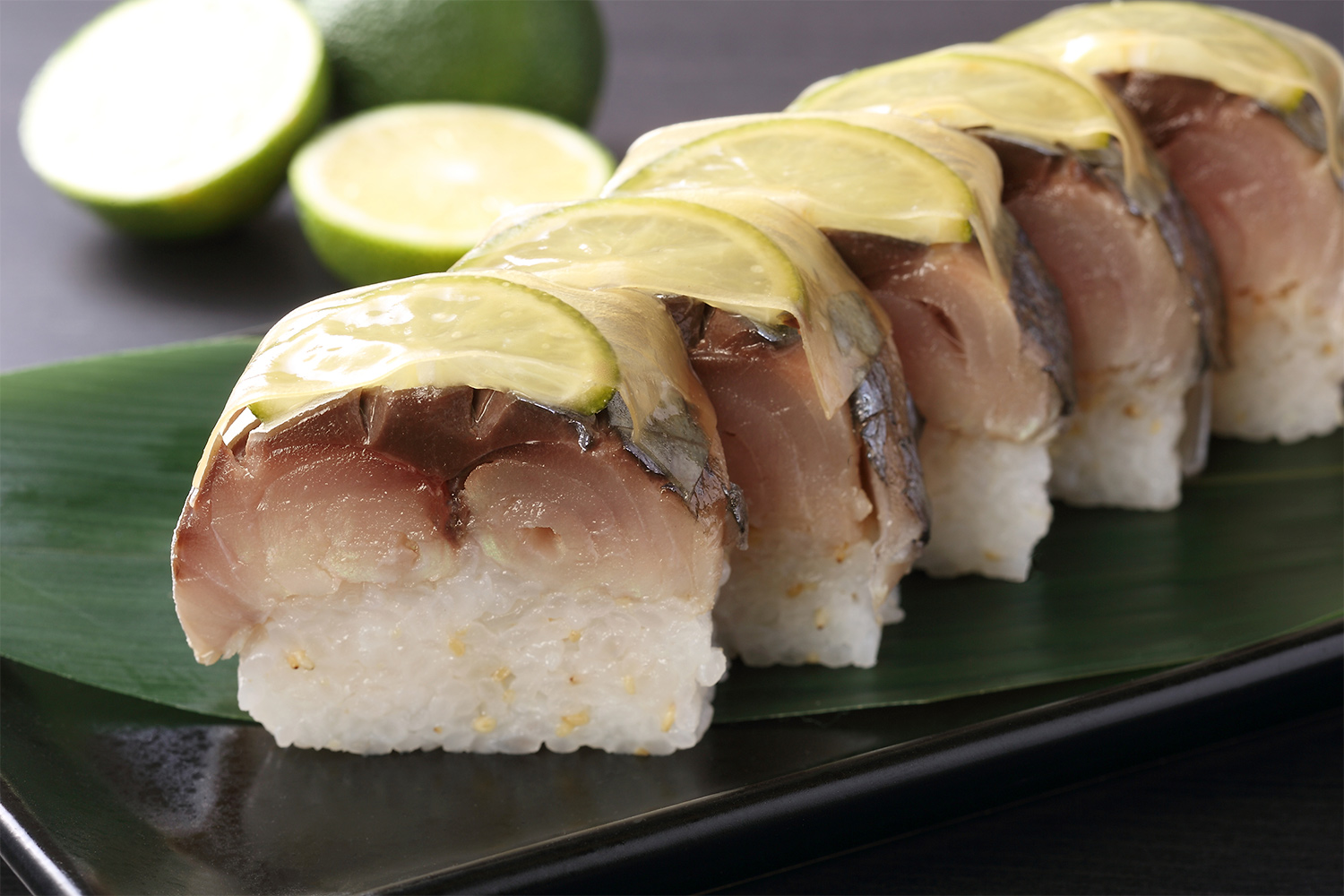 黄金へべす鯖寿司の断面写真