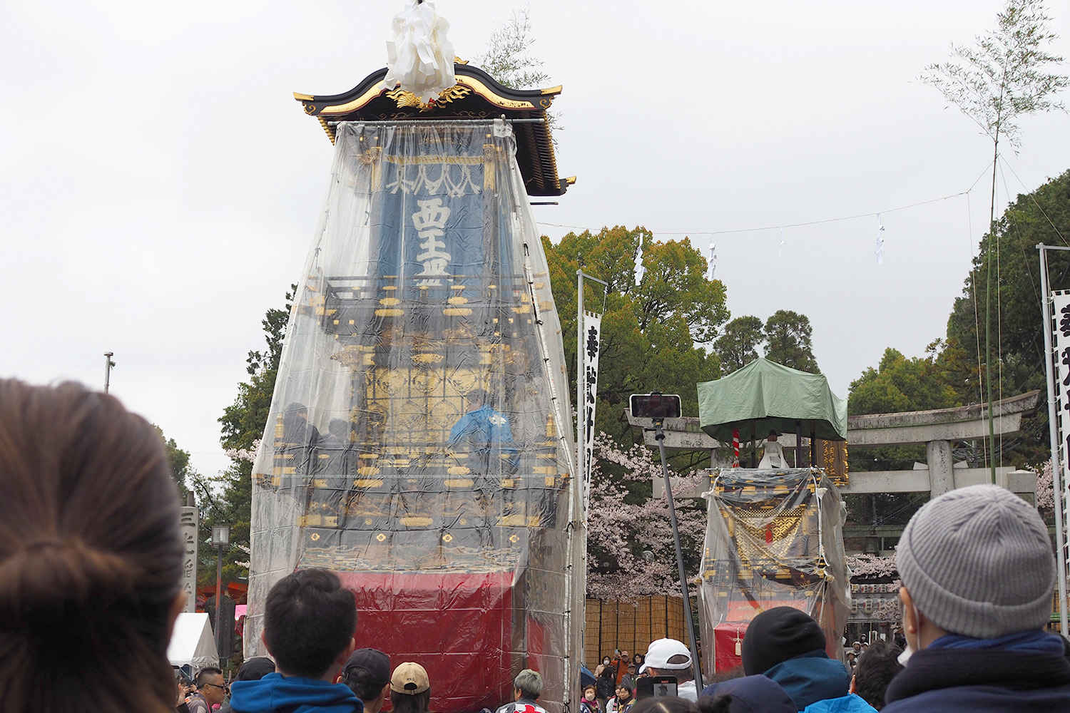 カッパ着た山車