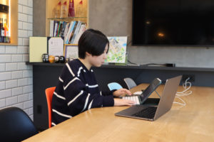 スタッフ タカシマ