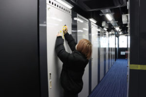 サイン工事が進んでいます！_モノストレージプロジェクト