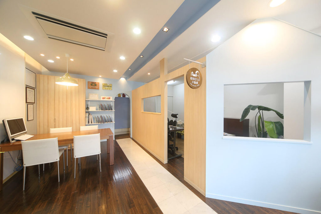 不動産屋の店舗デザイン