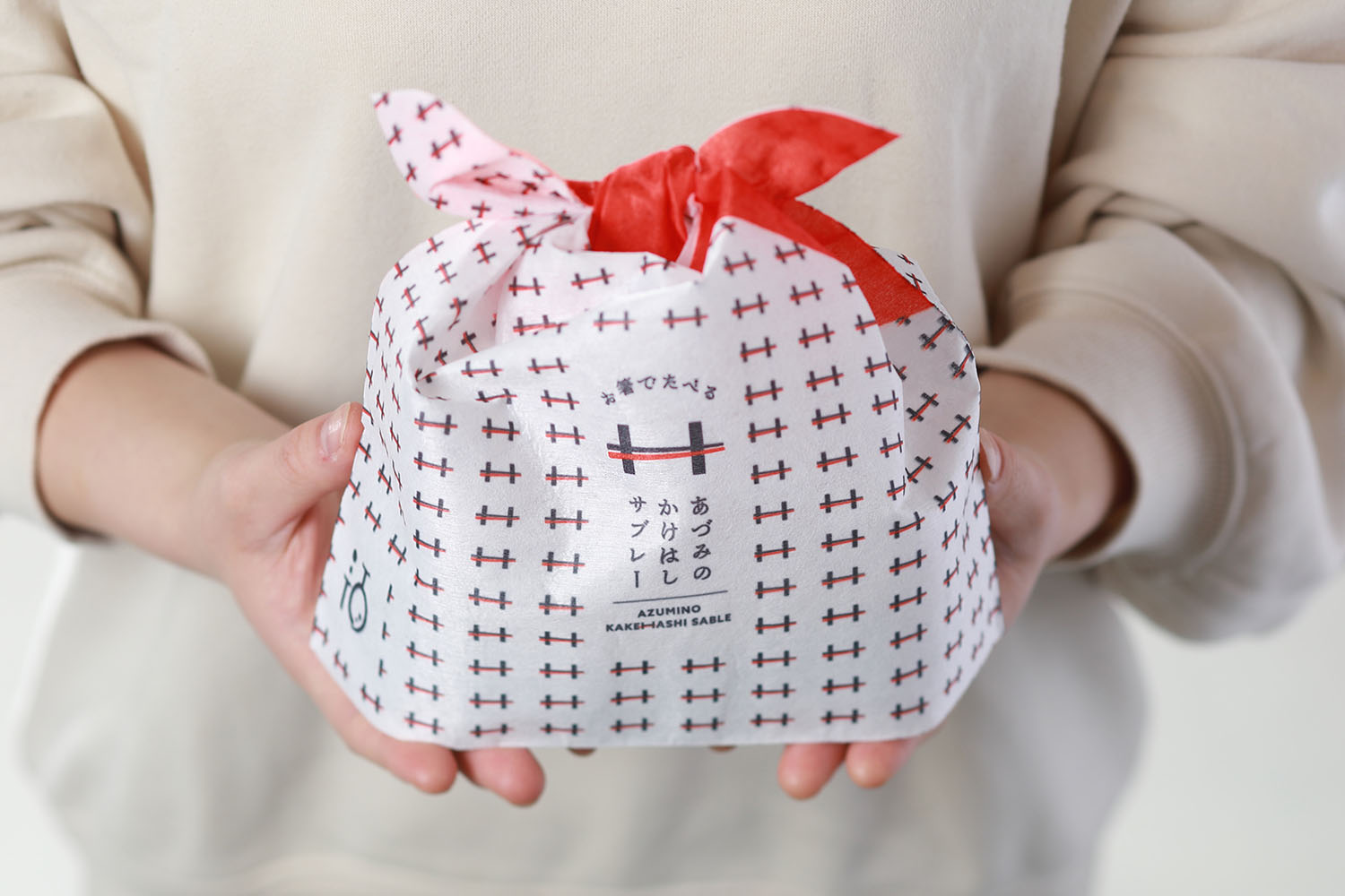 ケーキ屋・洋菓子店のパッケージデザイン_長野県安曇野市 Laboratory NUMOROUS（ラボラトリーニューモラス）