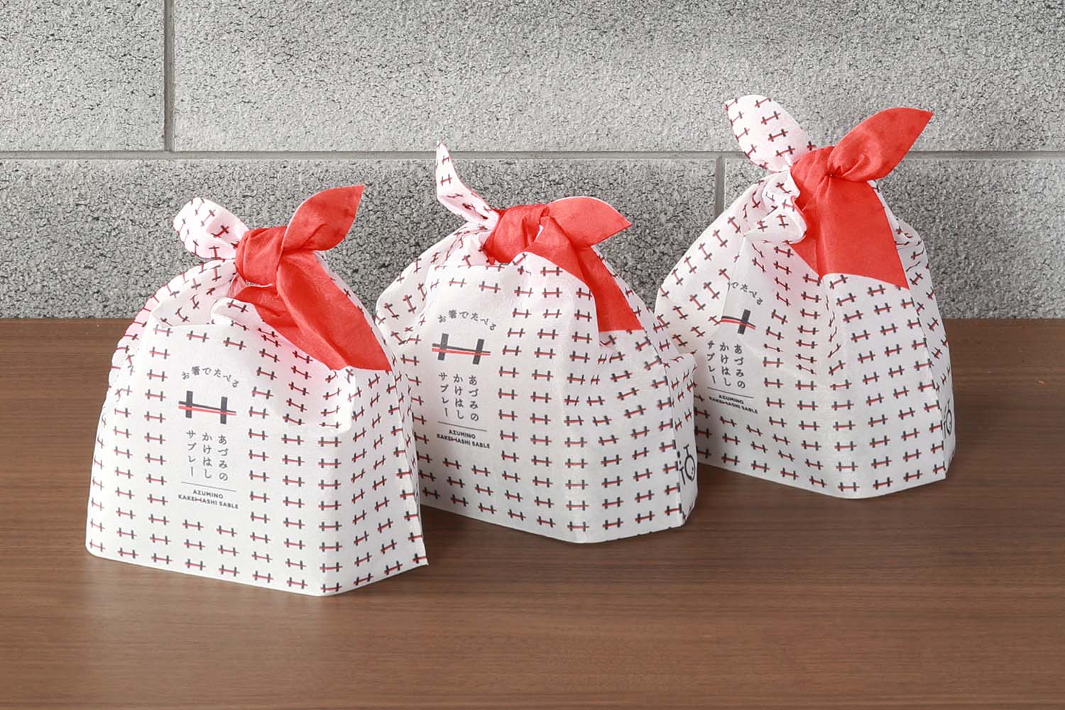 ケーキ屋・洋菓子店のパッケージデザイン_長野県安曇野市 Laboratory NUMOROUS（ラボラトリーニューモラス）