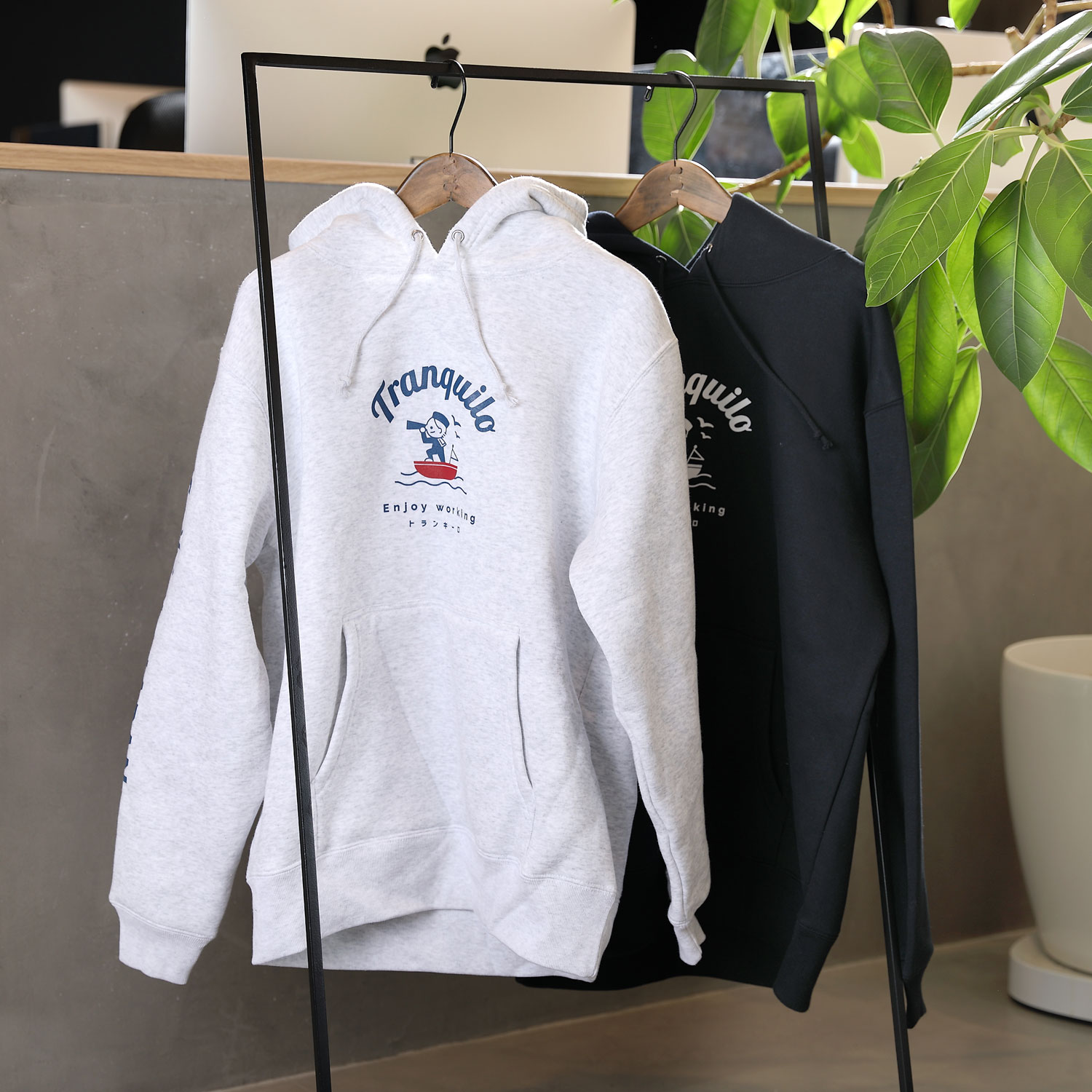 コワーキングスペースのユニフォーム（パーカー）デザイン