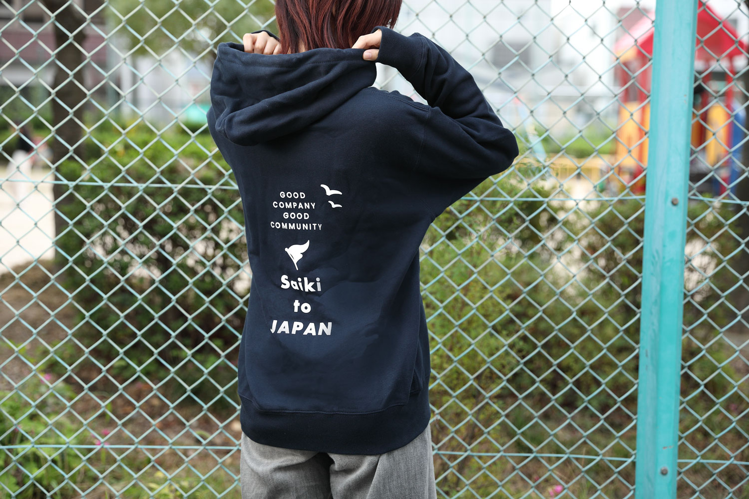 コワーキングスペースのユニフォーム（ジップパーカー）デザイン