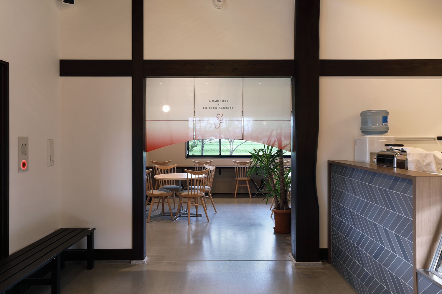 ケーキ屋・洋菓子店の暖簾デザイン_長野県安曇野市 Laboratory NUMOROUS(ラボラトリーニューモラス)