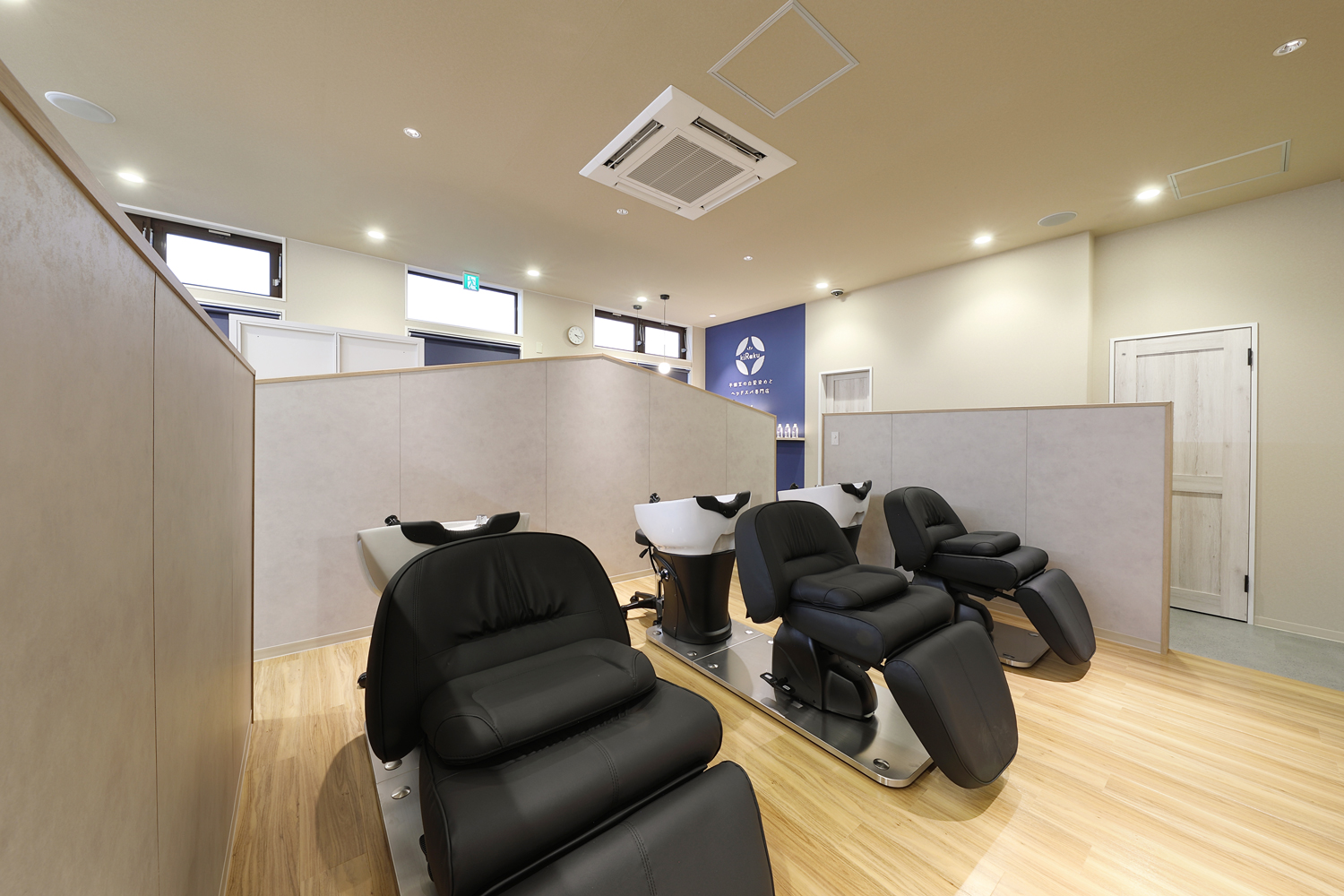 カラー専門店のブランディング&店舗デザイン